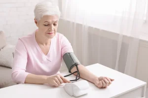 علائم فشار خون بالا در سالمندان