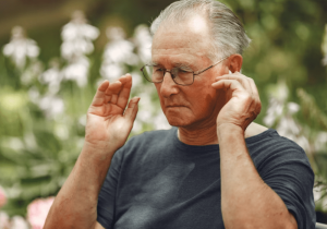 درمان وزوز گوش در سالمندان